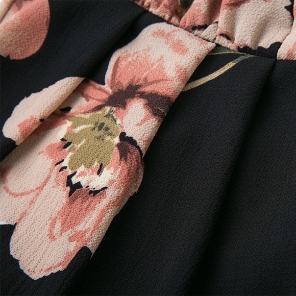 LAST 1! Sexy, Flirty & Girly,  Floral deep V maxi! - Picture 5 of 7